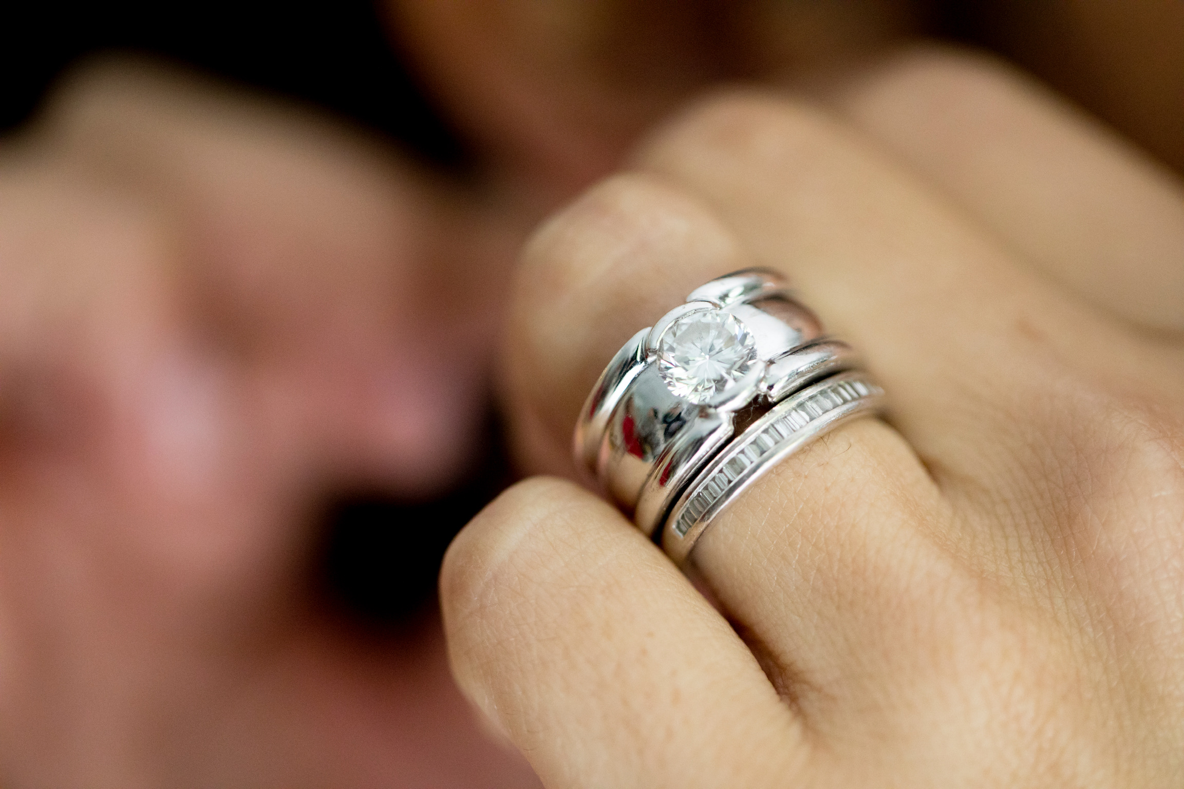 Solitario banda oro blanco