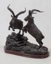  ESCUELA ESPAÑOLA, “Cabras montesas”, Escultura de bronce p