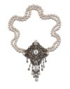 ANTIQUE BREAST BROOCH WITH DIAMONDS AND PEARLS