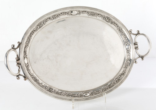 Bandeja de plata con asas, 1740 gr.