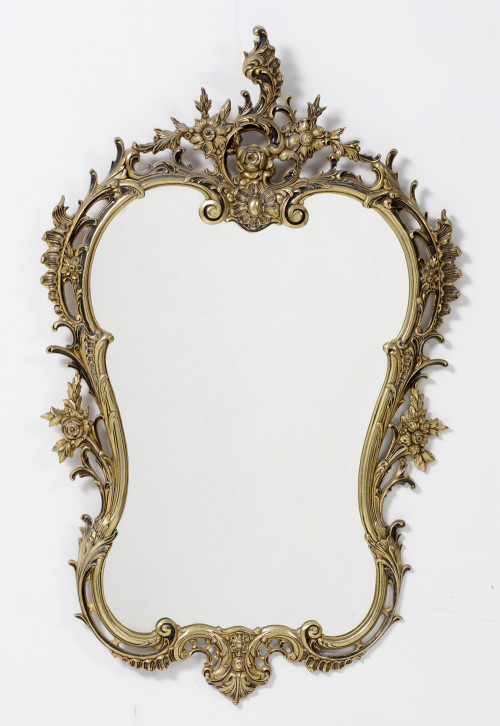 Cornucopia con marco en bronce dorado de inspiración Rococó