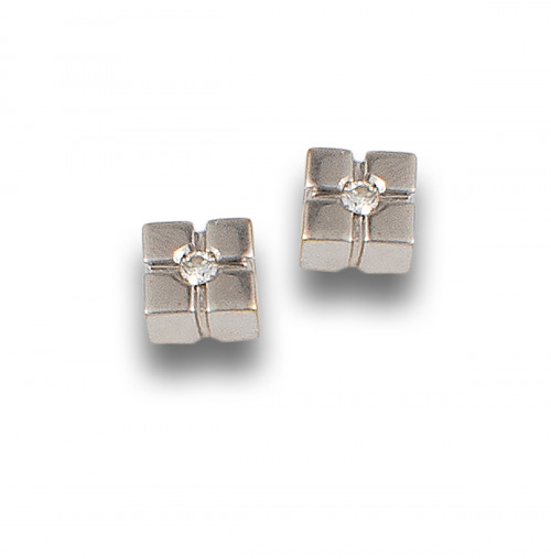 PENDIENTES CUADRADOS DE BRILLANTES
