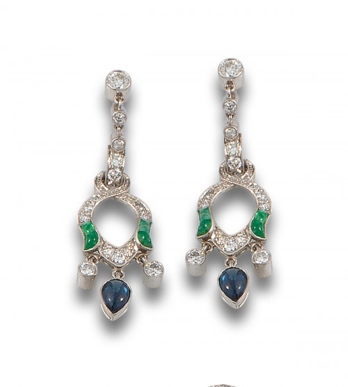 PENDIENTES LARGOS, ESTILO ART DECÓ, DE PLATINO, DIAMANTES,