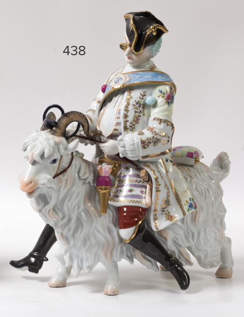 "Sastre montando una cabra" figura de porcelana esmaltada y