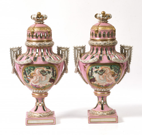 Pareja de potpourri de porcelana, S. XX