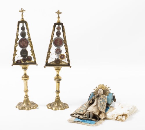 Pareja relicarios en metal dorado, c. 1900
