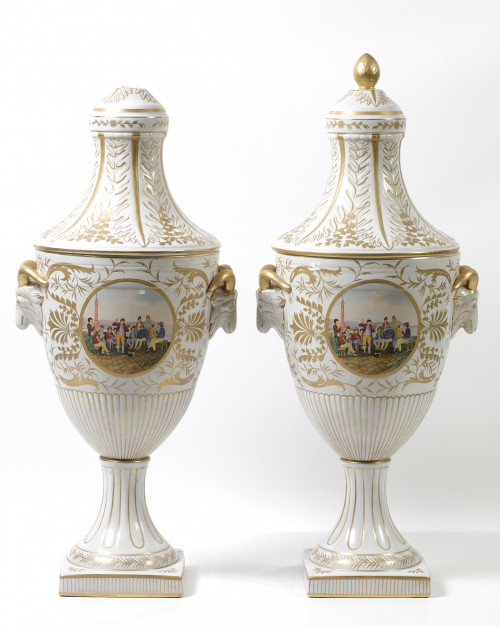 Pareja de copas con tapa de porcelana siguiendo modelos neo