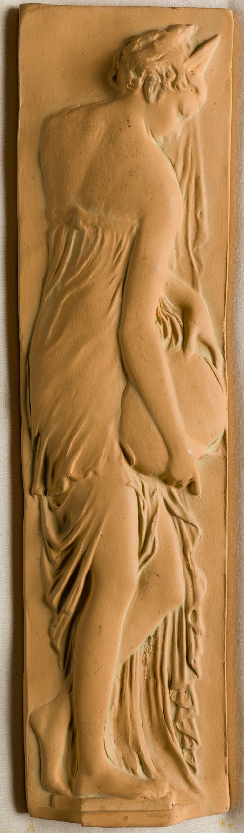 "Aguadoras", pareja de relieves de terracota de gusto moder