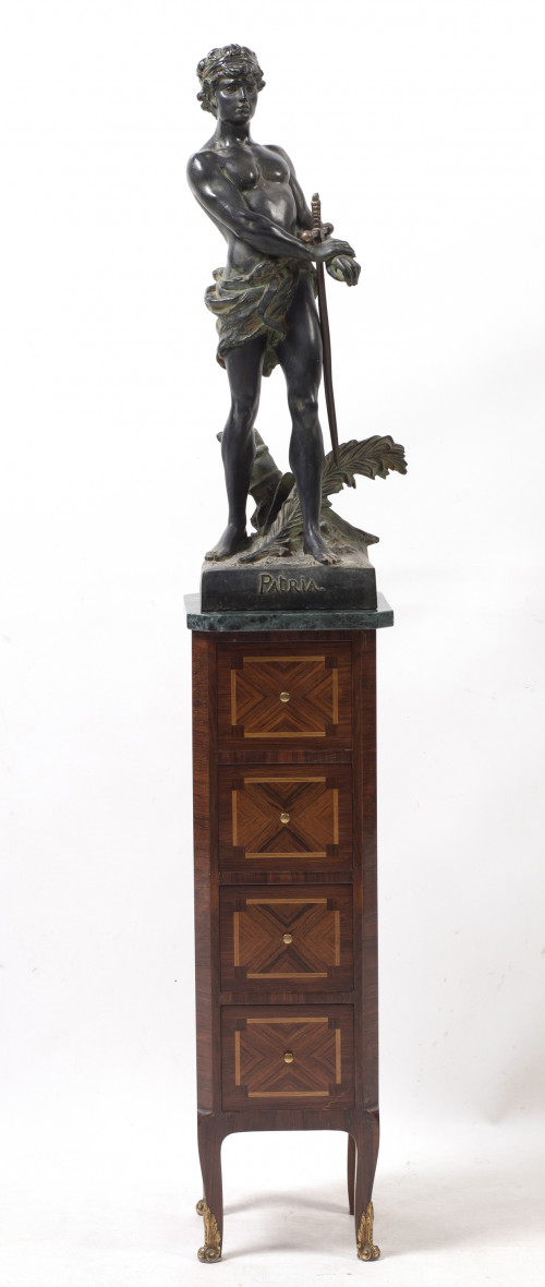 "Patria" figura de resina patinada simulando bronce, Franci