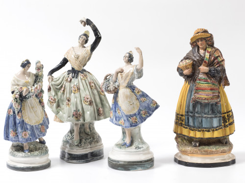 "Valencianas", tres figuras de loza esmaltada, Antonio Peyr