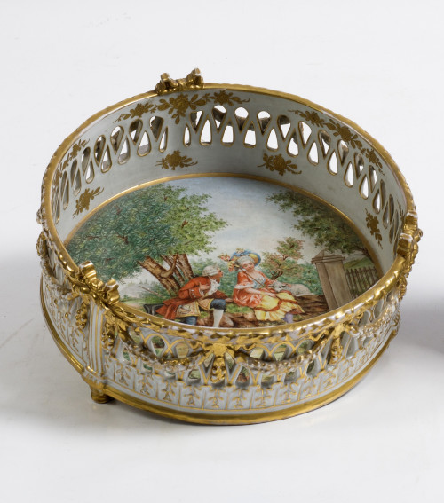 Centro porcelana española escena galante