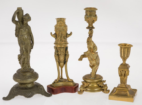 Lote de tres candeleros de metal dorado