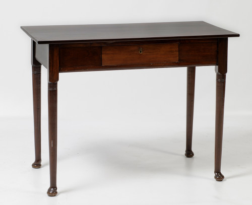 Mesa auxiliar en madera de caoba 