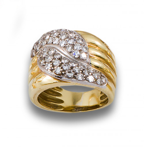 SORTIJA BOMBÉ DE ORO AMARILLO Y DIAMANTES