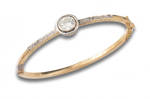 PULSERA ART DECÓ DE DIAMANTE CENTRAL, ORO AMARILLO Y PLATINO