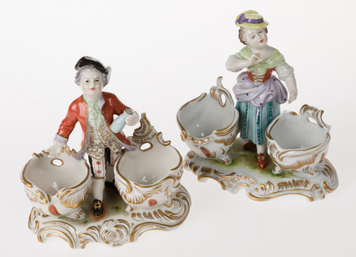 Pareja de saleros de porcelana esmaltada