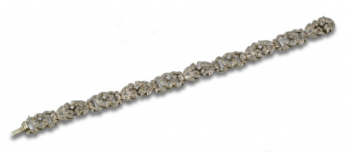 PULSERA DE ORO BLANCO Y DIAMANTES, DISEÑO FLORAL
