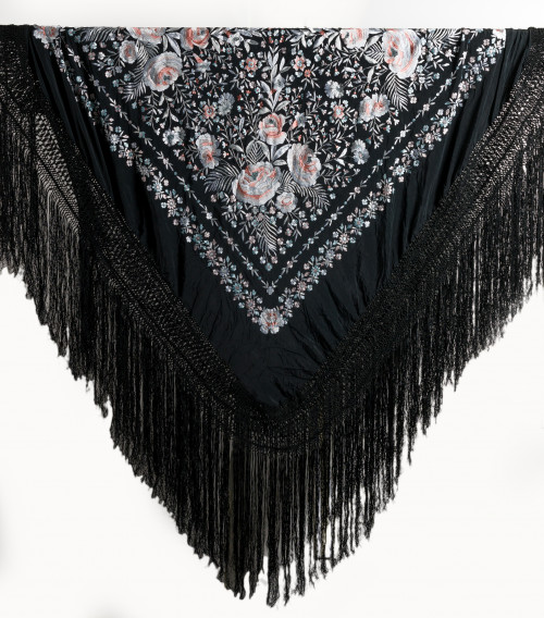 Mantón de Manila negro bordado