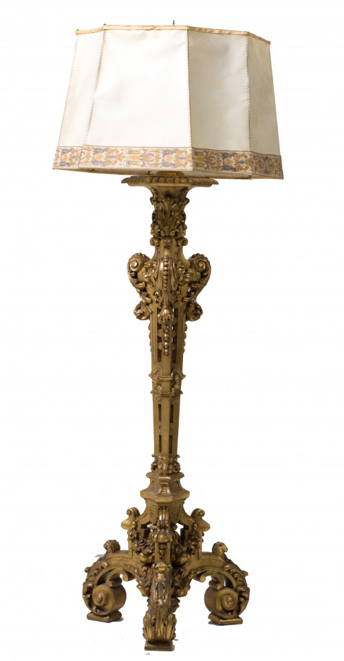 Torchero de madera tallada y dorada de estilo Luis XV, S. X