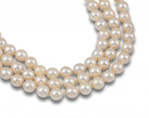 16- COLLAR DE TRES HILOS DE PERLAS CULTIVADAS