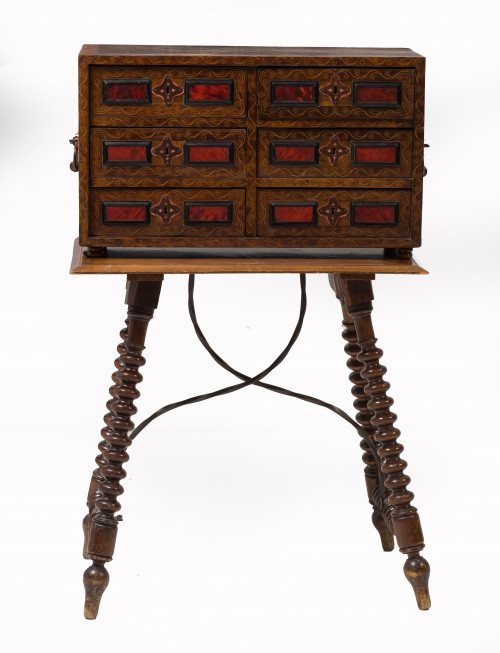 Bargueño de carey con mesa