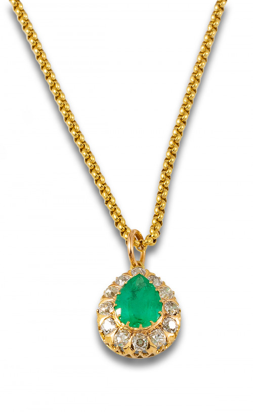 XL0187.20120. COLGANTE LÁGRIMA DE ESMERALDA, DIAMANTES Y OR