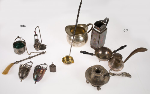 Colección de objetos litúrgicos de plata en miniatura