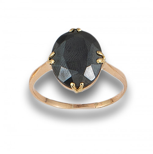 SORTIJA DE HEMATITE OVAL Y ORO AMARILLO