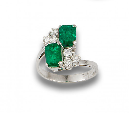 SORTIJA TÚ Y YO DE ESMERALDAS, DIAMANTES Y ORO BLANCO