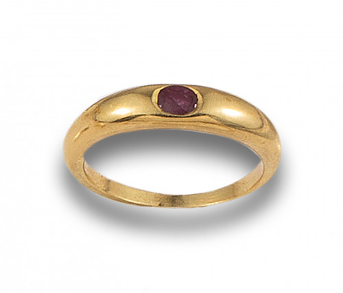 SORTIJA DE RUBÍ Y ORO AMARILLO
