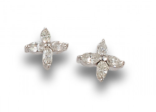 PENDIENTES FLOR DE DIAMANTES Y ORO BLANCO