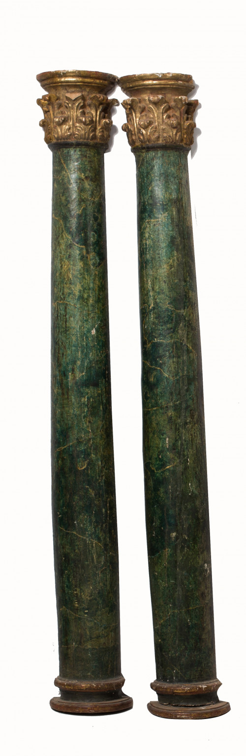 Pareja de columnas de adosar de orden corintio, España, pps