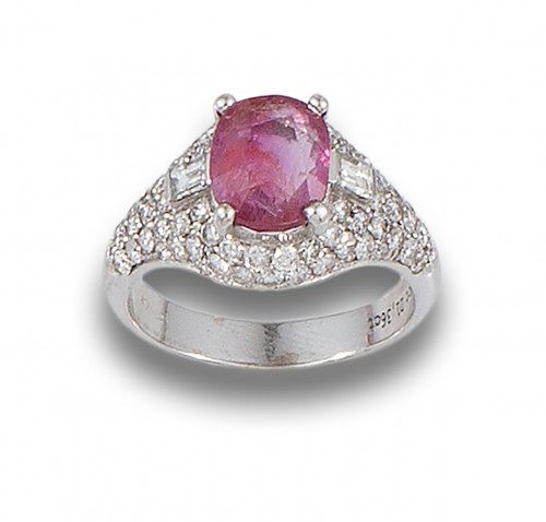 SORTIJA DE RUBÍ NATURAL BURMA, DIAMANTES Y ORO BLANCO