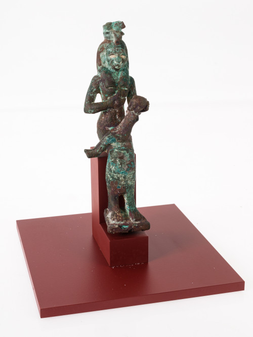 Manufactura Egipcia, "Isis con Horus Niños"