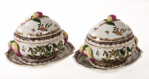 Pareja de terrinas de loza estampada, China, S. XX