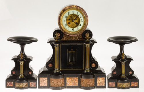 Guarnición de reloj y pareja de copas Napoléon III, Francia