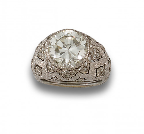 SORTIJA BOMBÉ DIAMANTE CENTRAL 3.2 CT.