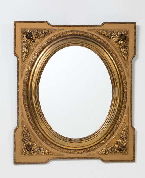 Espejo dorado siguiendo modelos del siglo XIX
