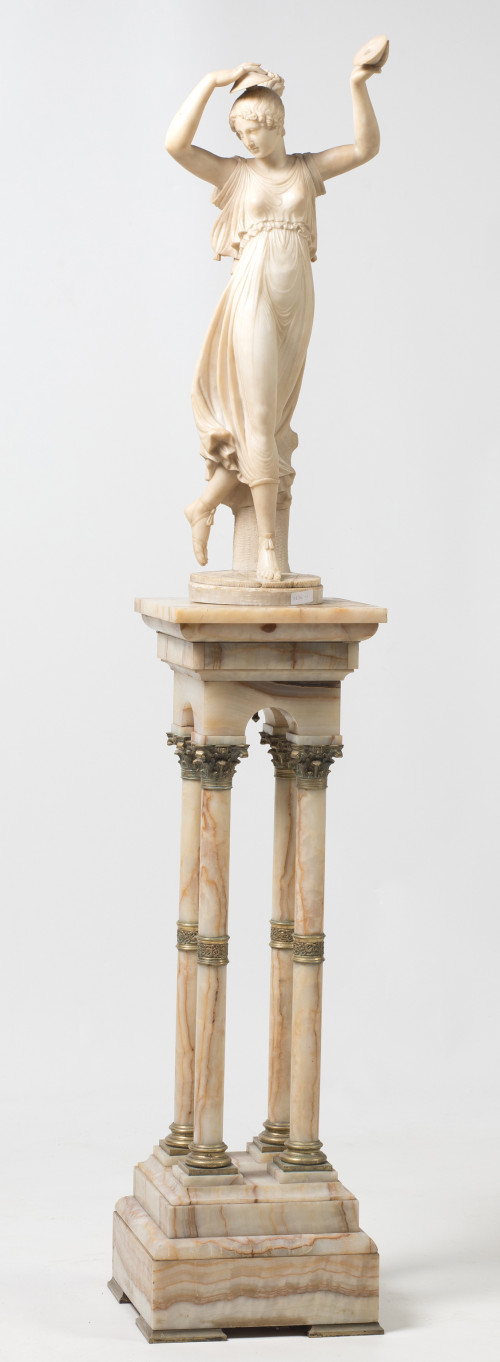 "Bailarina con platillos", escultura de alabastro siguiendo