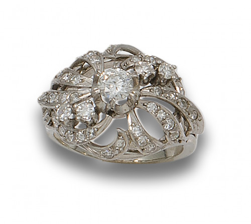 SORTIJA, AÑOS 50, DE DIAMANTES Y ORO BLANCO