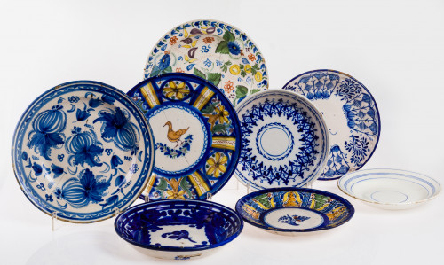 Ocho platos de cerámica levantina, S. XIX y posterior