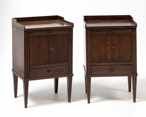 Pareja de mesillas de noche, S. XX