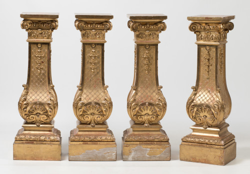 Cuatro peanas de madera tallada y dorada, estilo Napoleón I