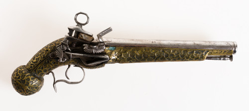Pistola pedernal Ripoll con baqueta y arzón lateral, S. XVI