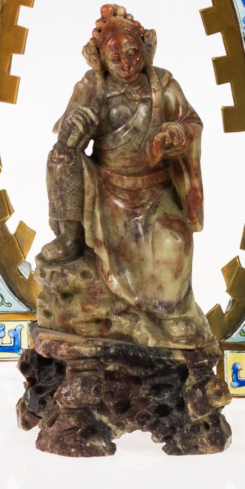 "Divinidad oriental", figura de piedra de jabón tallada, Ch