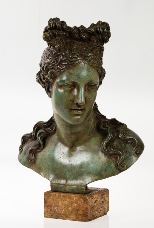 "Venus Capitolina". Busto siguiendo modelos romanos, S.XIX