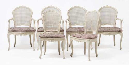 Seis sillas, cuatro de ellas de brazos de estilo Luis XV, E