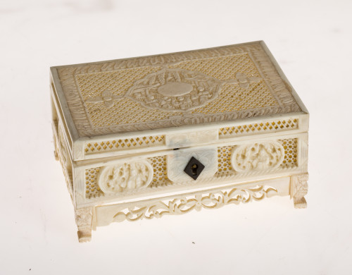 Caja de marfil calado, Cantón, S.XIX
