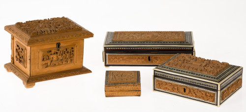 Tres cajas de madera de sándalo y taracea, India, pps. S. XX