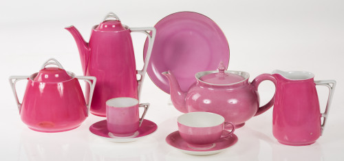 Juego de café y té de porcelana esmaltada, compuesto por pi